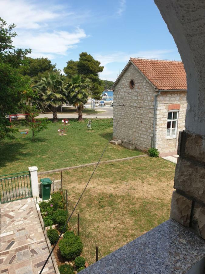 Apartments Martinovic By The Sea Kukljica Ngoại thất bức ảnh