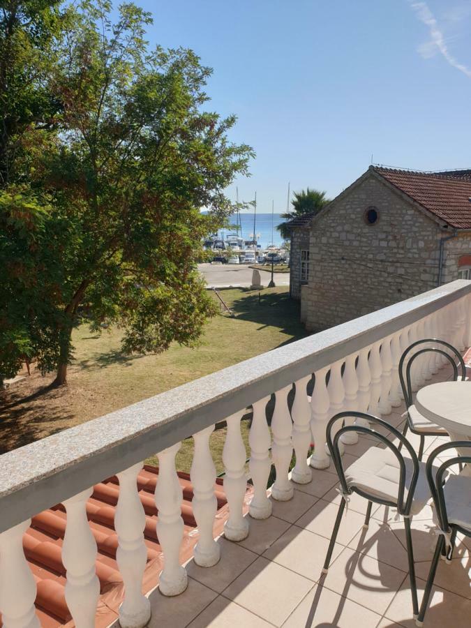 Apartments Martinovic By The Sea Kukljica Ngoại thất bức ảnh